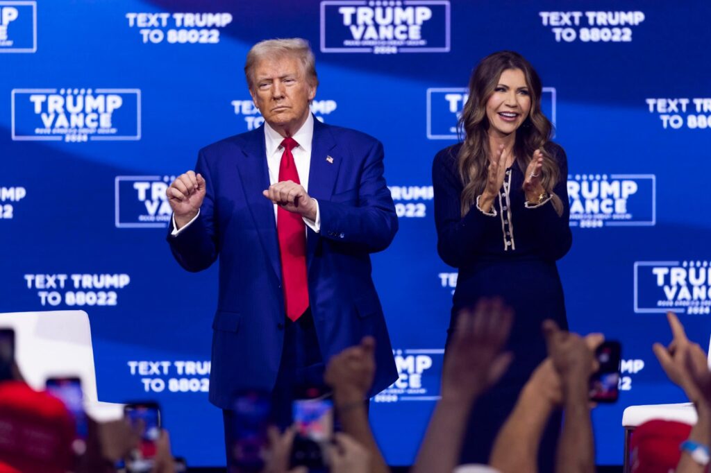 Noem y Trump