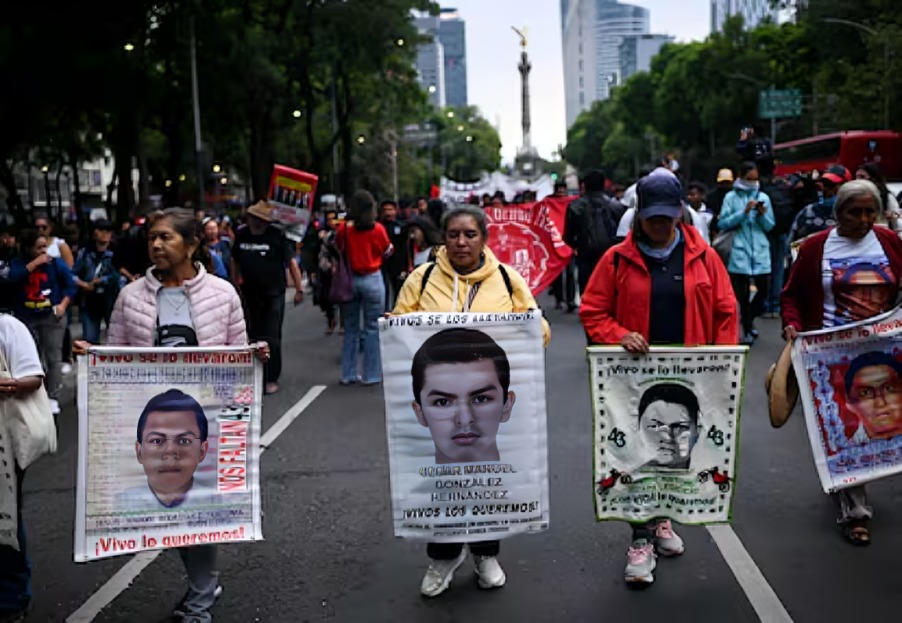 Padres de normalistas interponen amparo vs. abosolución de José Luis Abarca