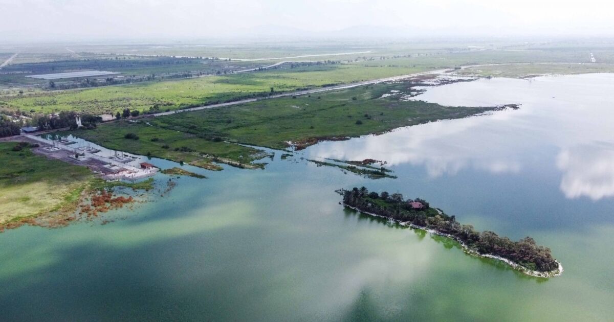 Peña Nierto defiende aeropuerto de Texcoco