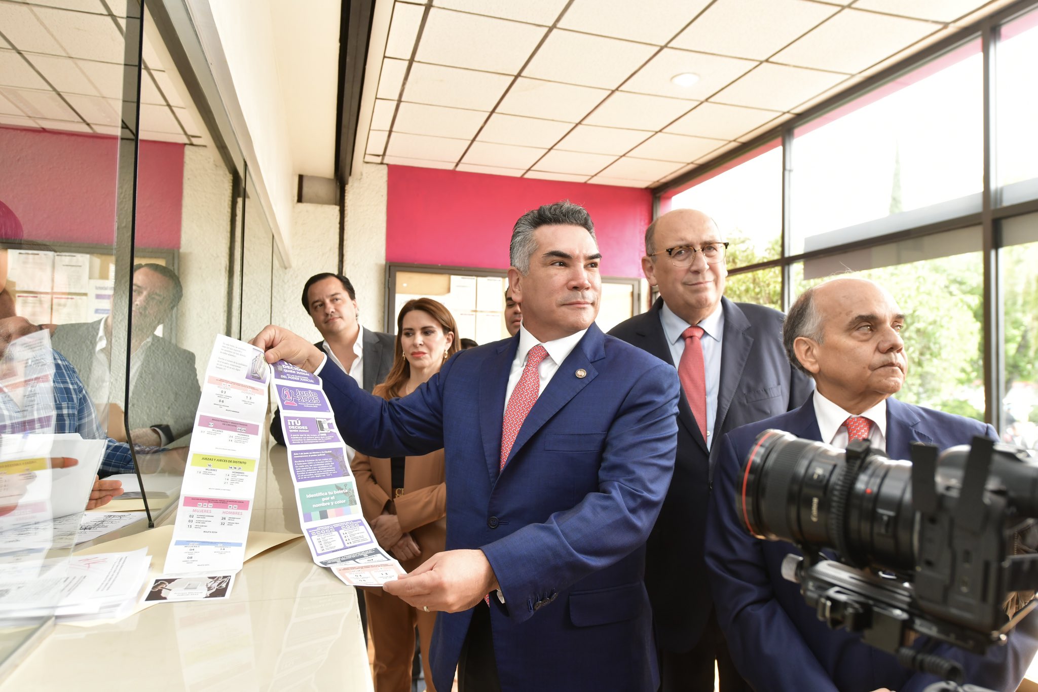 PRI denuncia uso de acordeones