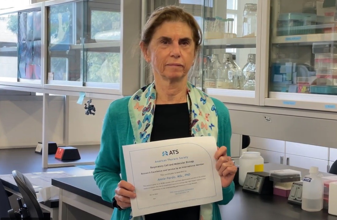 Reconocen carrera de científica Annie Pardo
