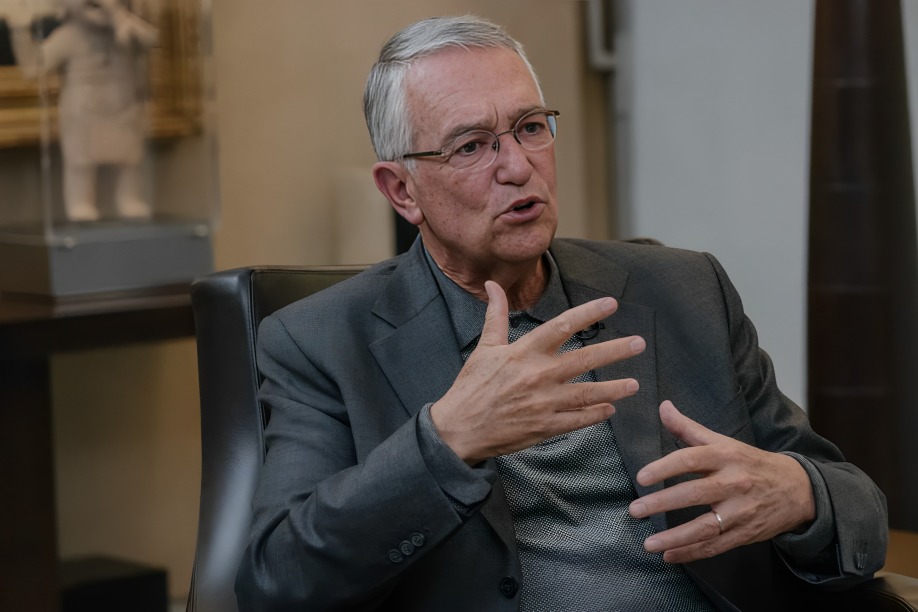 Salinas Pliego critica designación de López-Gatell ante OMS
