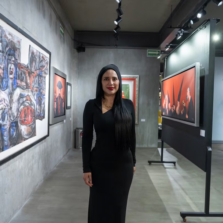 Sandra Cuevas inaugura galería de arte