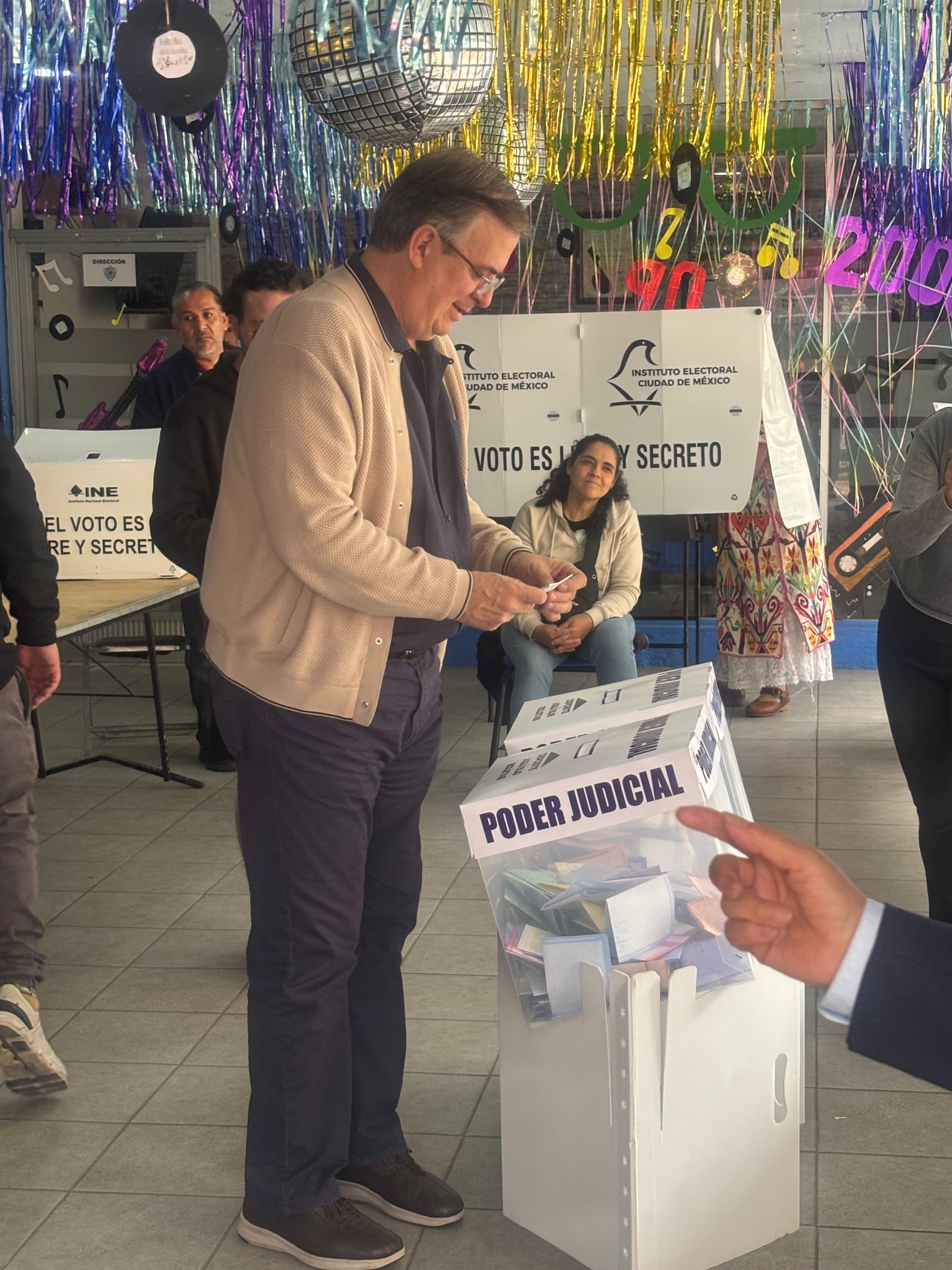 Secretarios de Estado votan en elección judicial