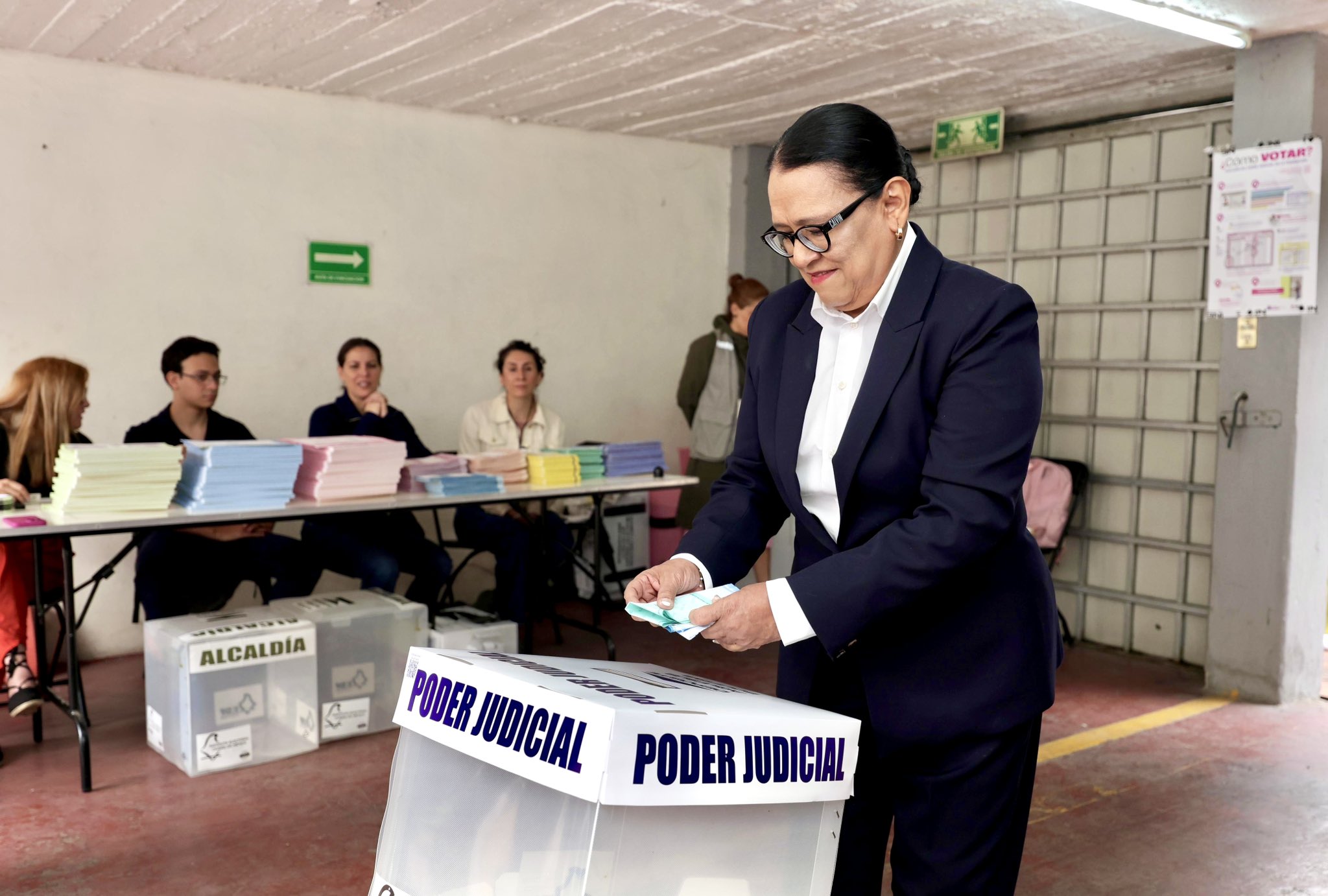 Secretarios de Estado votan en elección judicial 