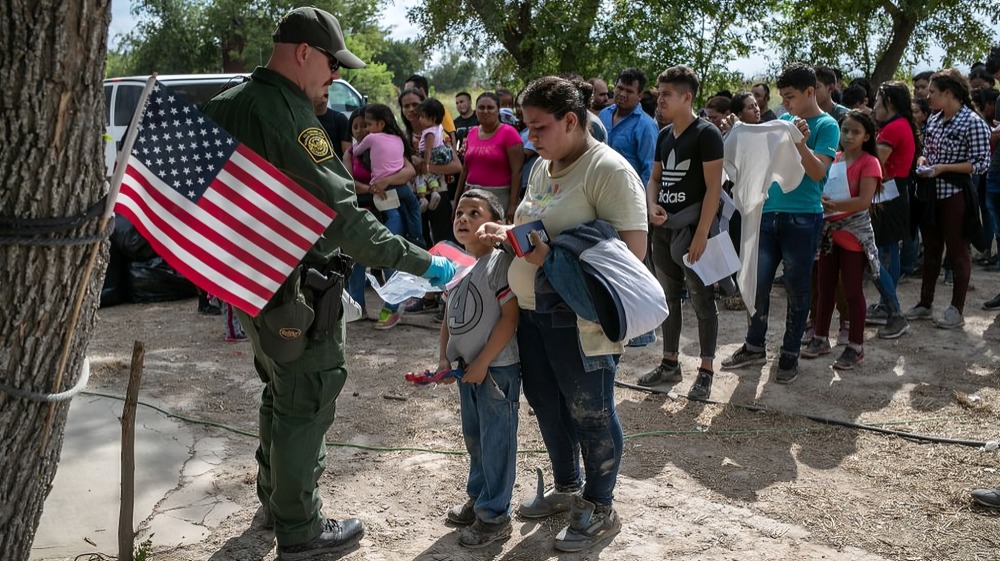 Shakira afirma que migrantes en EU viven con miedo