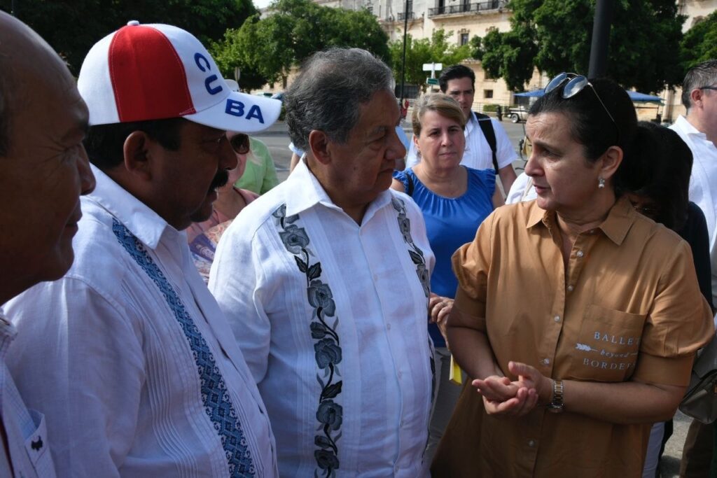 Alcaldes de Edomex en Cuba