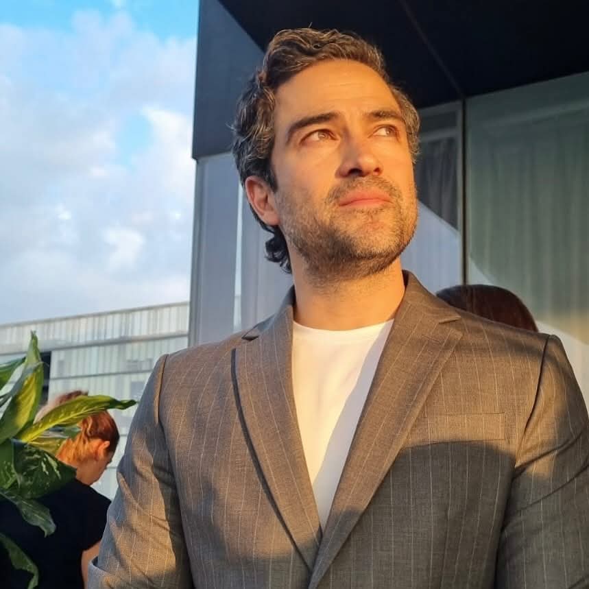 Alfonso Herrera habla de machismo de Chicharito Hernández