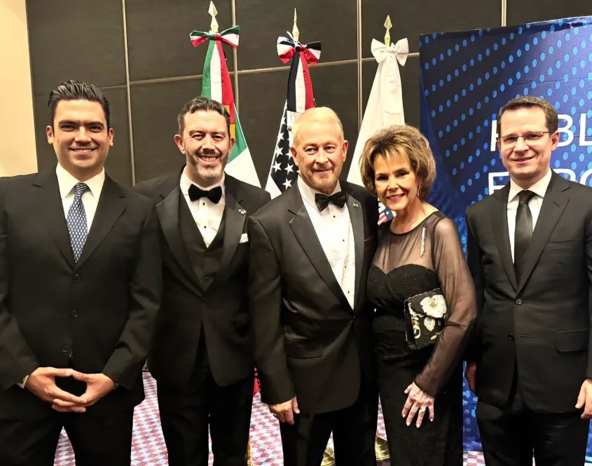 Cena del embajador