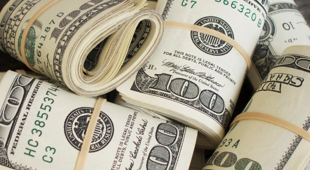 Dólar registra caída