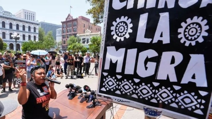 Donald Trump pierde apoyo sobre sus políticas migratorias