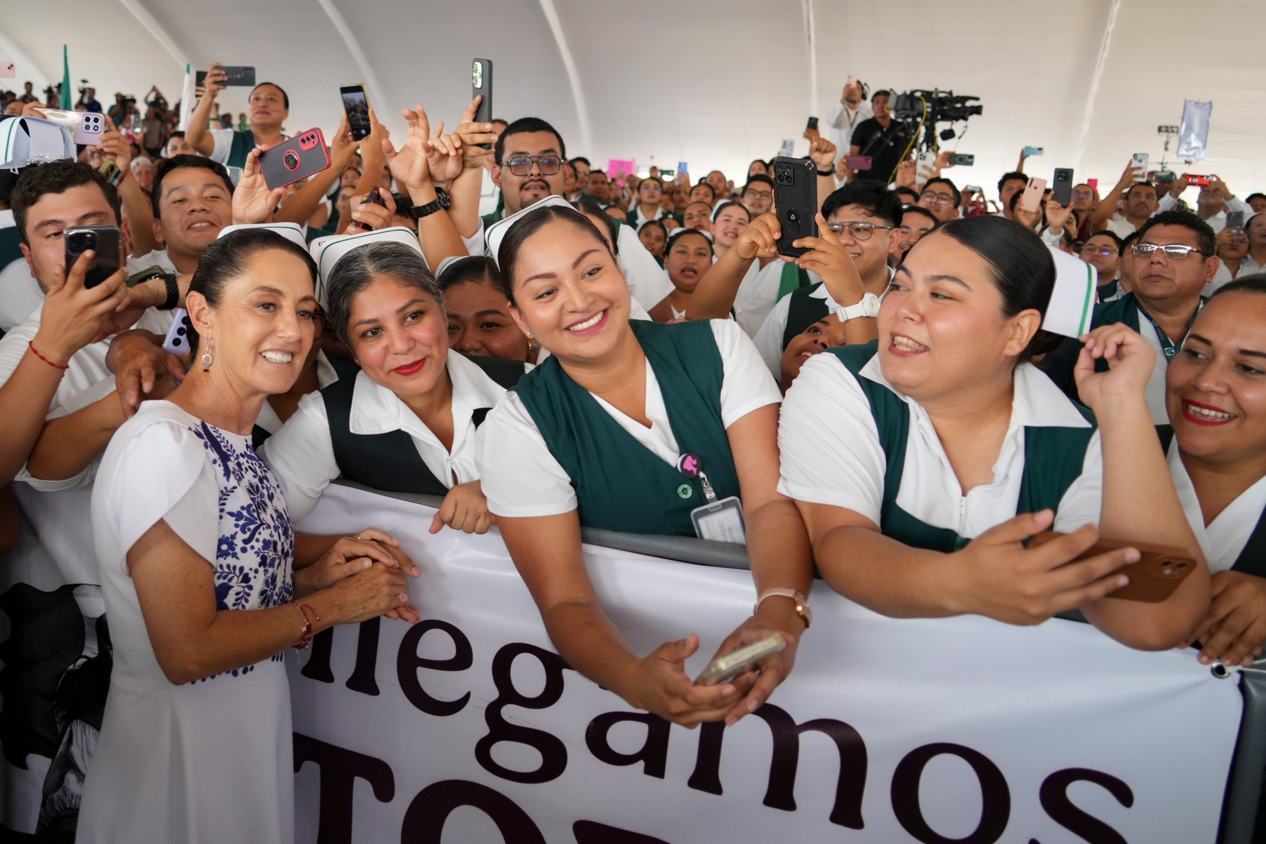 Sheinbaum inaugura Hospital Materno Infantil en Coatzacoalcos