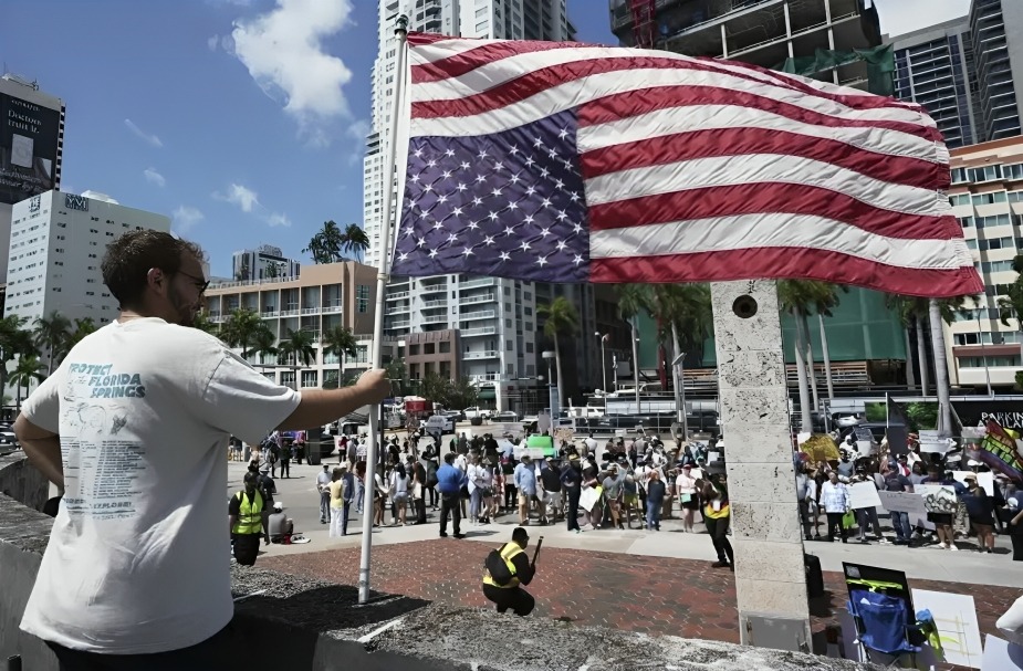 Estados Unidos, decrece el orgullo nacional