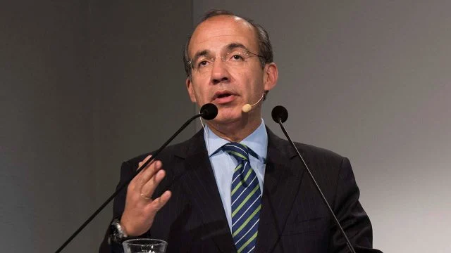 Felipe Calderón defiende a Álvaro Uribe 