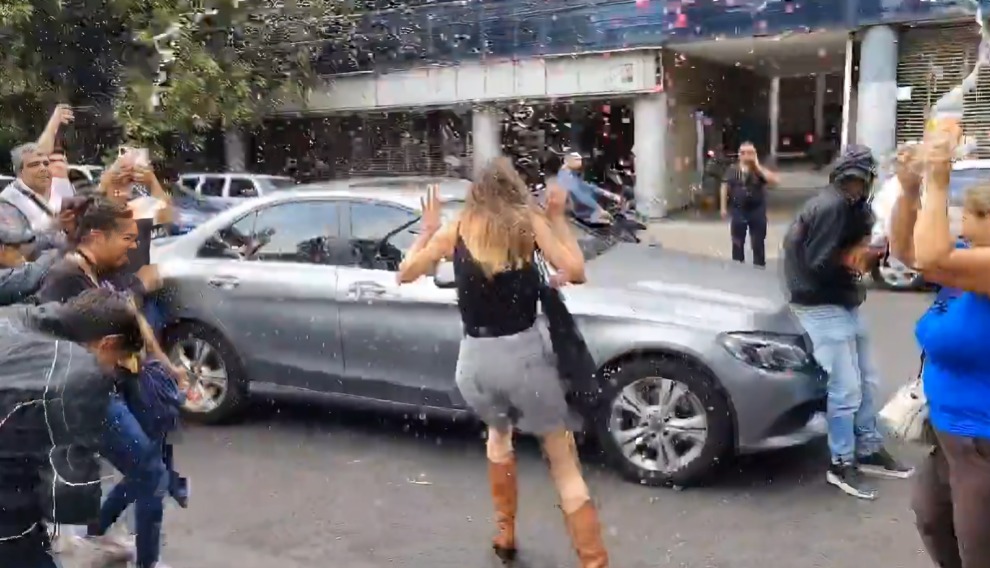 Insultan a Lady Racista tras salir de audiencia