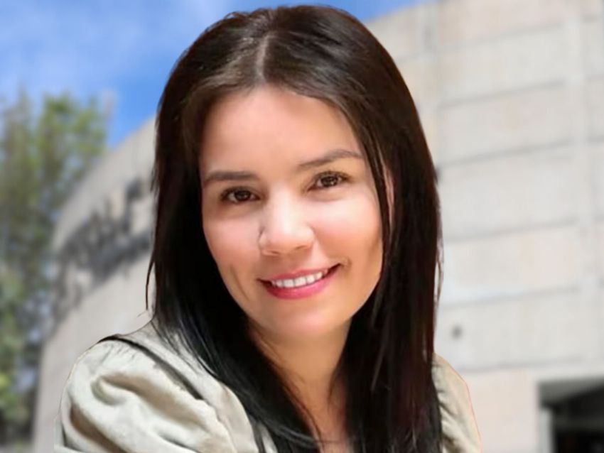 Karla Estrella en X