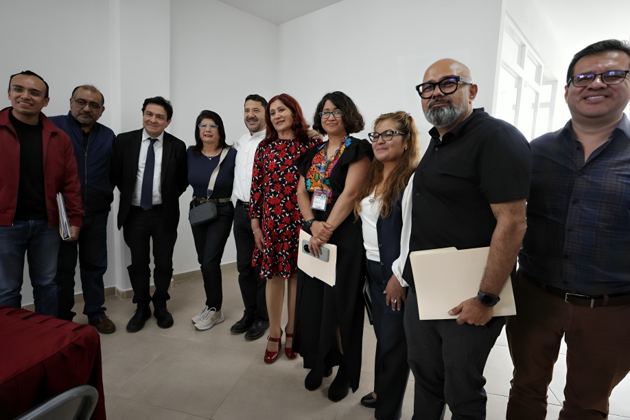 Martí Batres recorre Unidad de Medicina Familiar en Tecámac