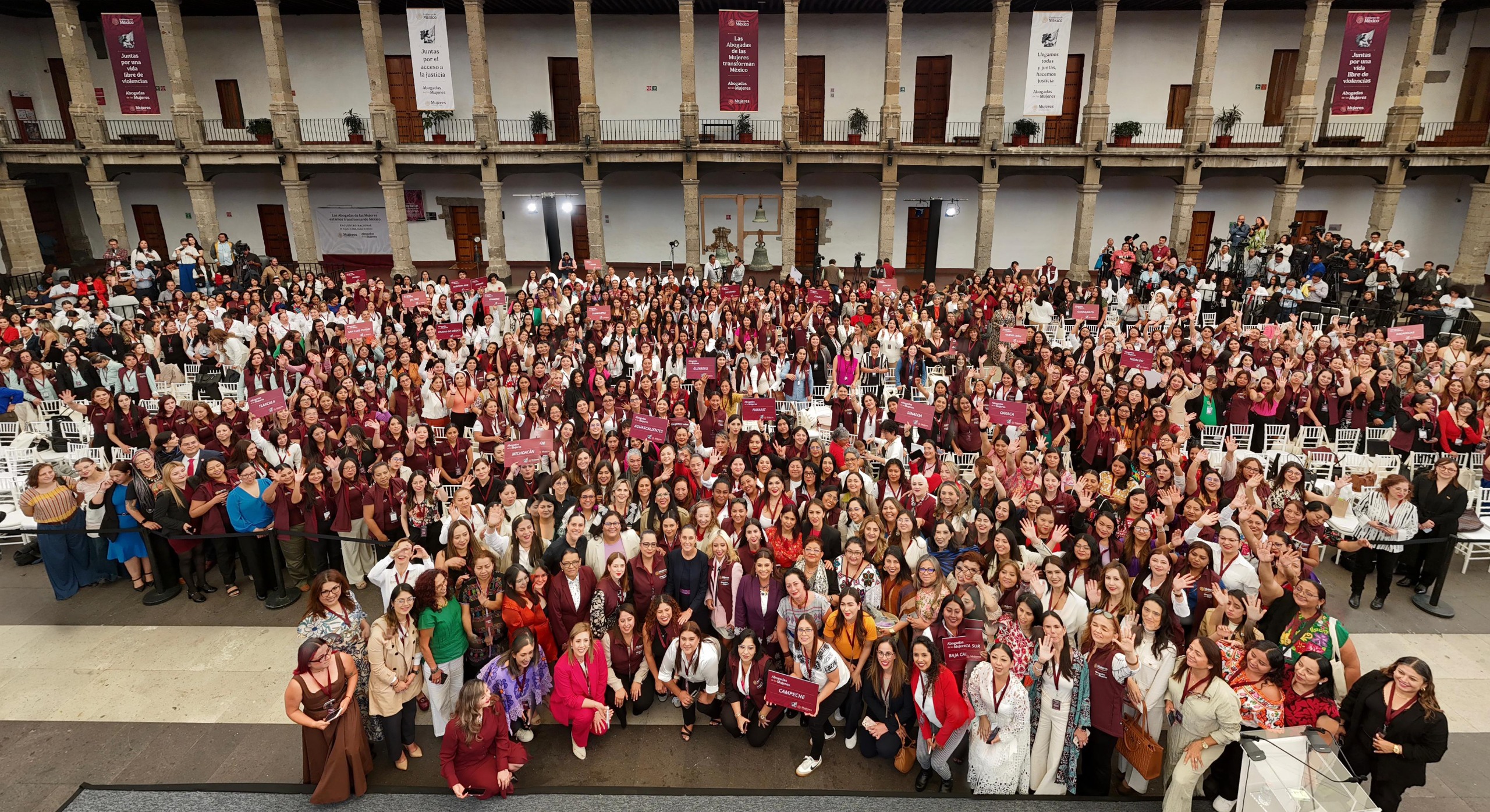 Sheinbaum inaugura programa Abogadas de las Mujeres