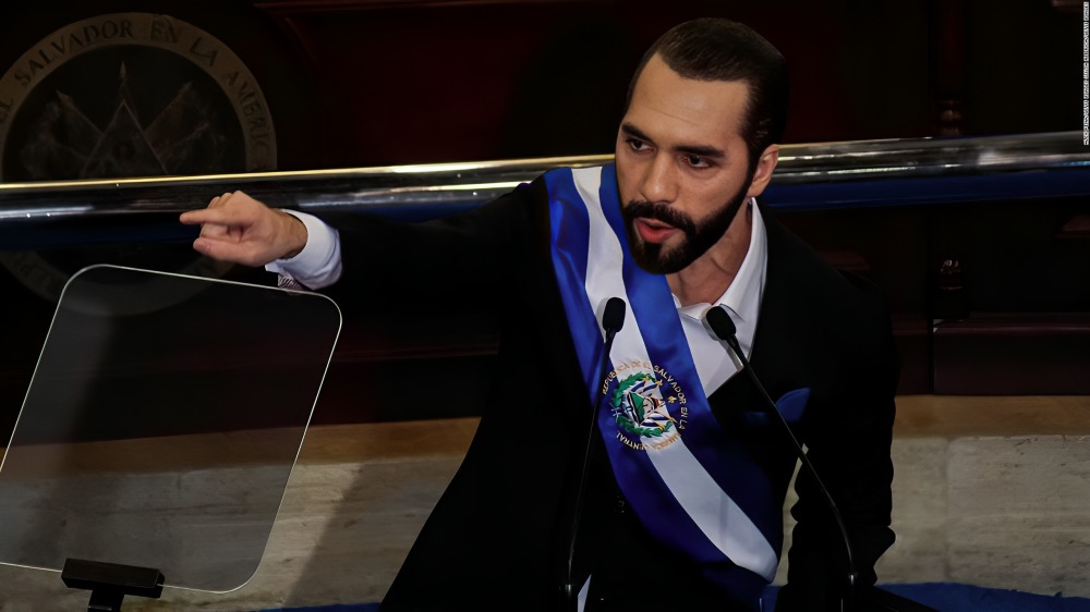 Partido de Bukele propone reelección indefinida en El Salvador