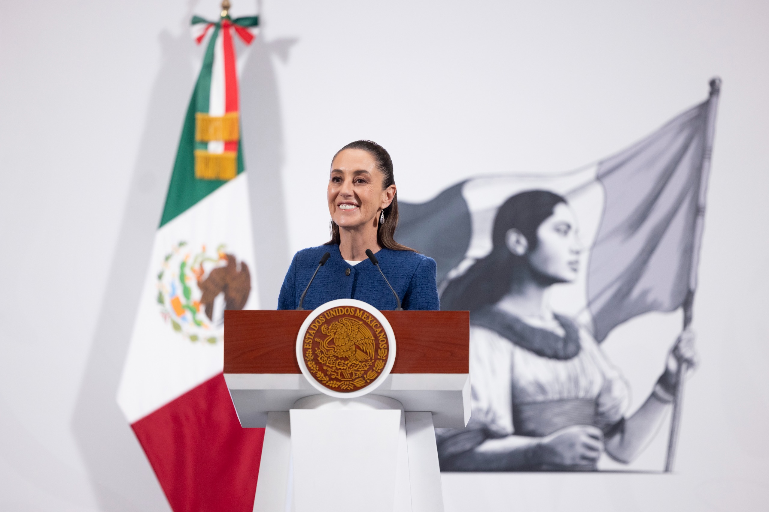 Sheinbaum defiende operaciones AIFA 