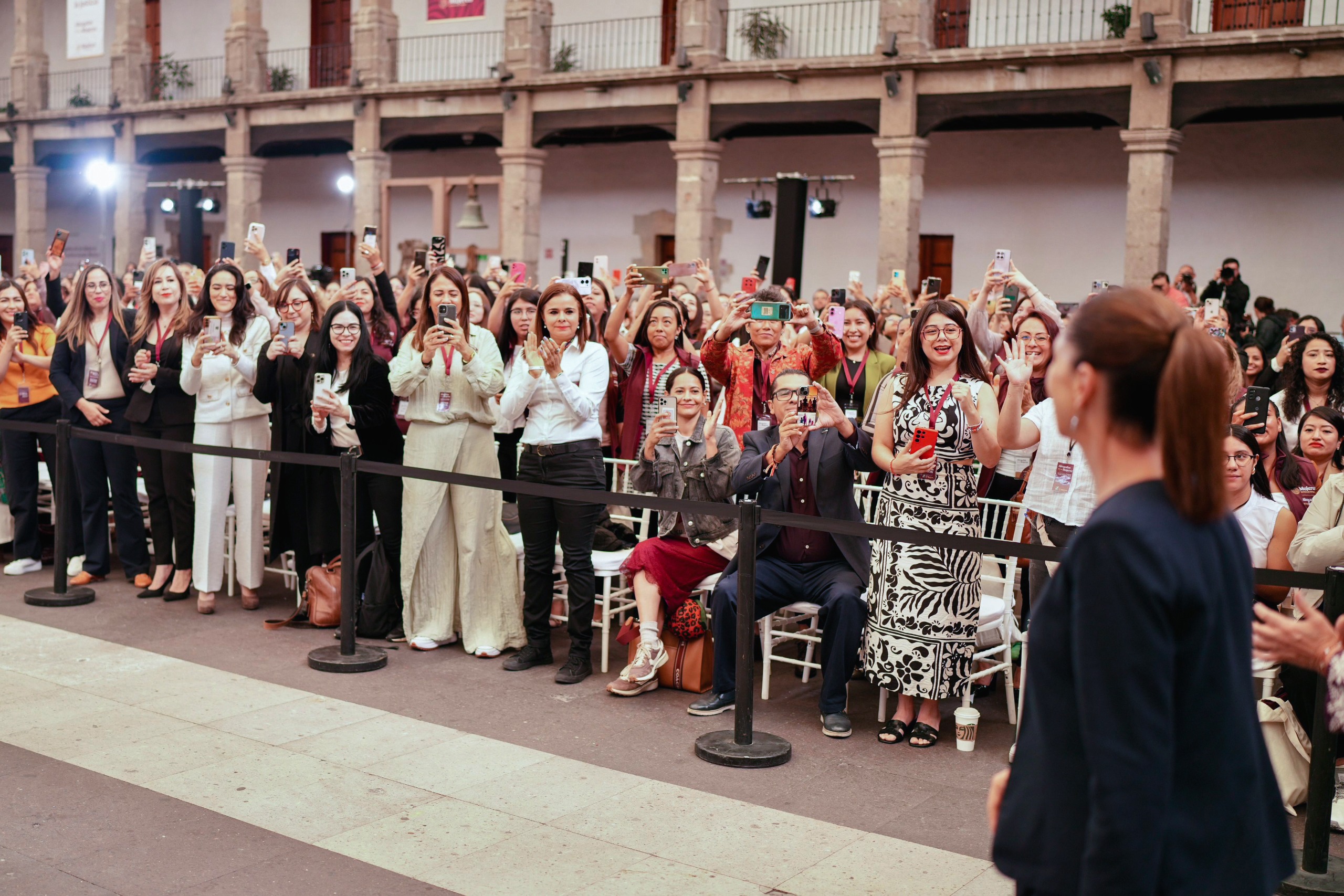 Funcionarias reconocen el apoyo de la presidenta