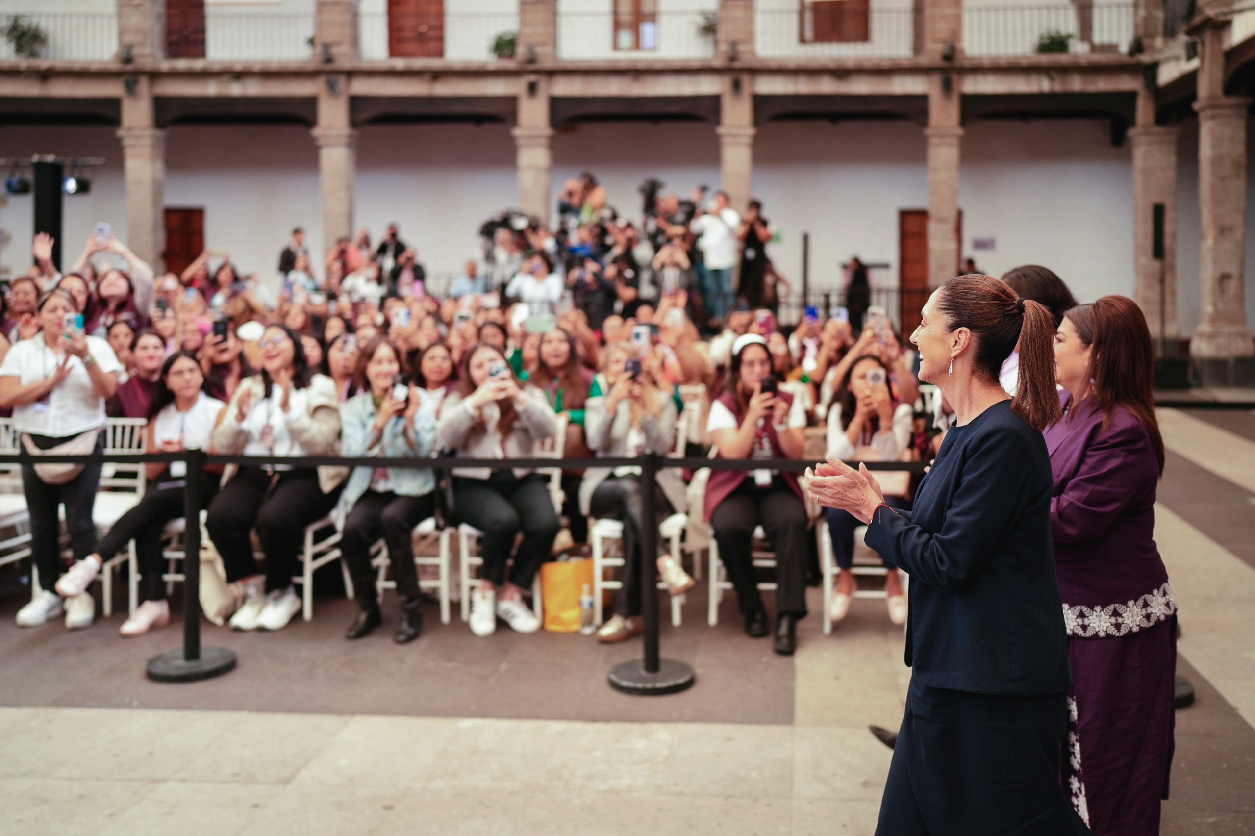 Sheinbaum inaugura programa Abogadas de las Mujeres