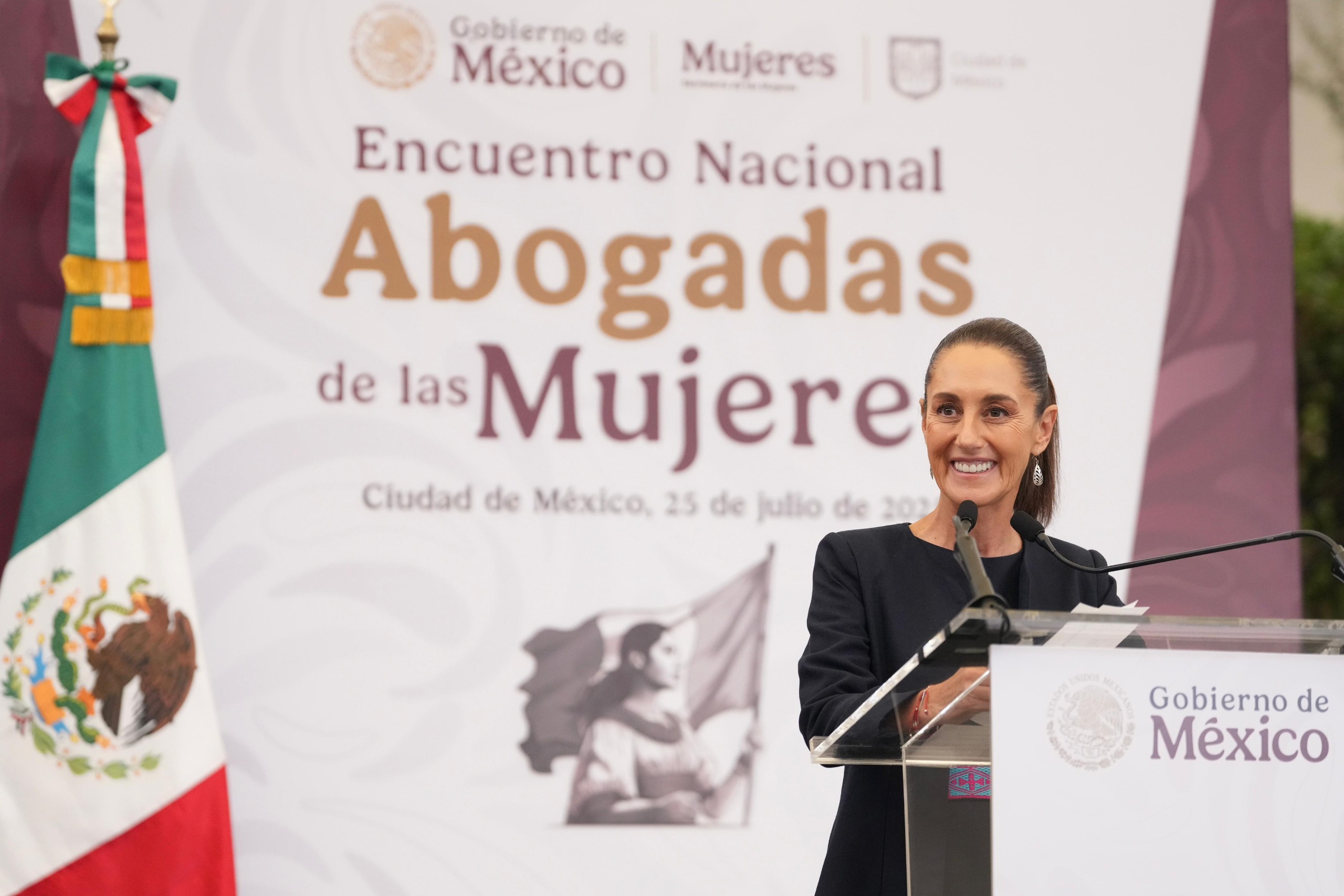 Sheinbaum inaugura programa Abogadas de las Mujeres