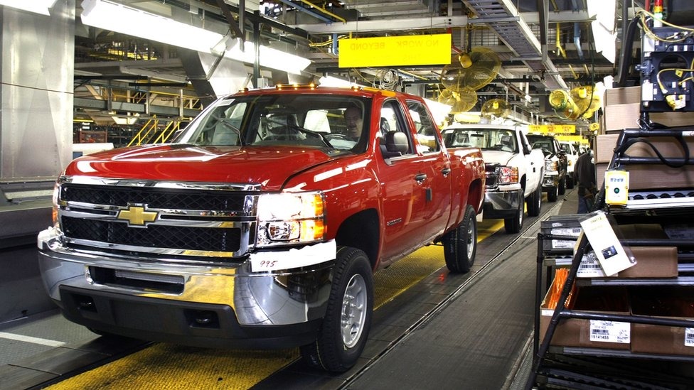 Trump golpea a la economía estadounidense al atacar a México y Canadá