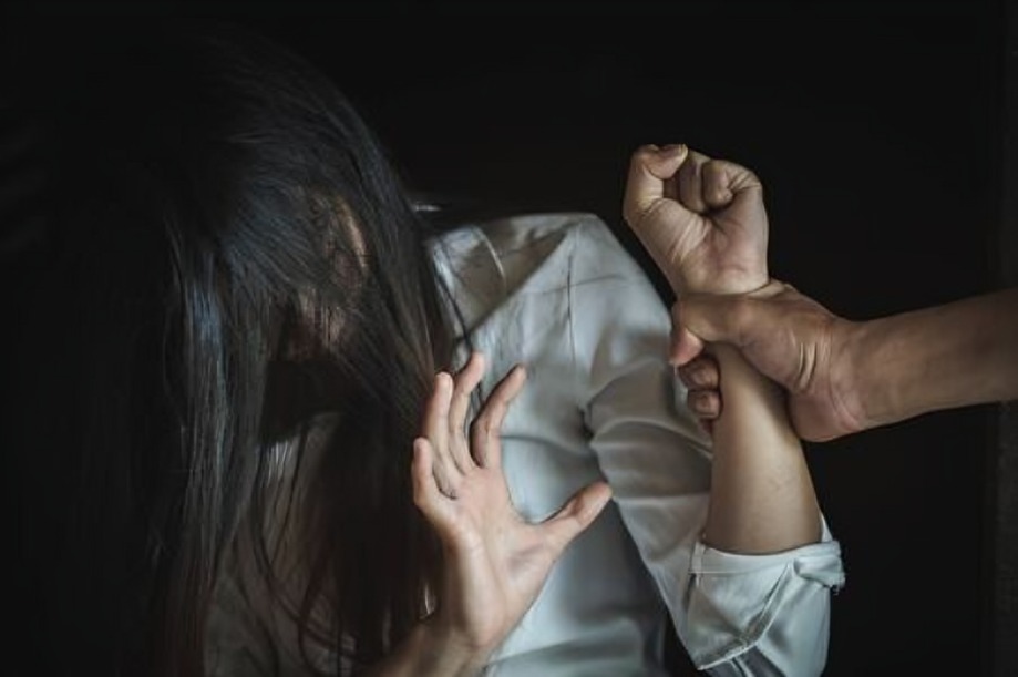 Víctima denuncia al https://revistaelpolitico.com/nacional/confirman-orden-de-aprehension-bermudez-requena/ por intento de violación