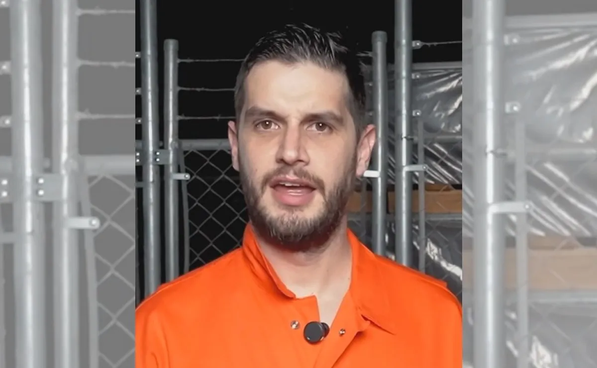 Adrián Marcelo disculpa