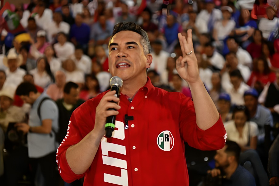 Alito Moreno presenta denuncia ante la FGR