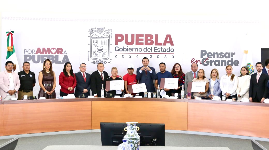 Armenta entrega apoyos a migrantes