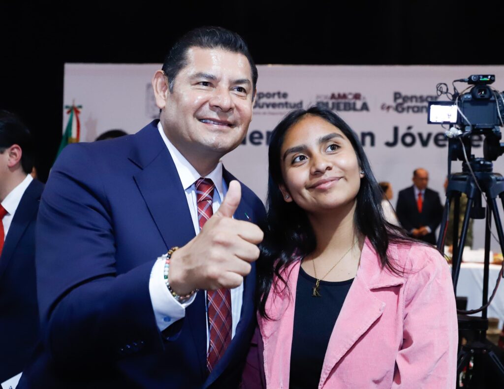 Armenta con joven