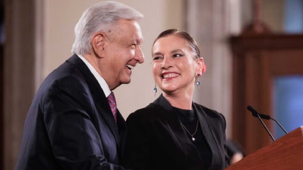 Azucena Uresti contra AMLO y Beatriz