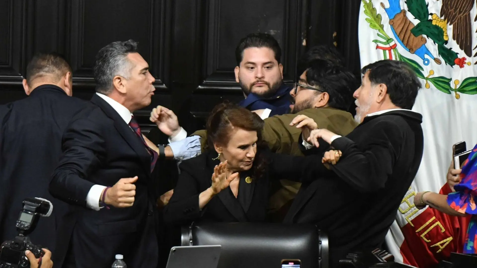 Dolores Padierna agredida en el Senado
