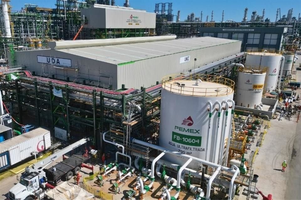 Sheinbaum busca fortalecimiento de producción de combustible