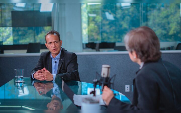 Israel Vallarta en Aristegui Noticias