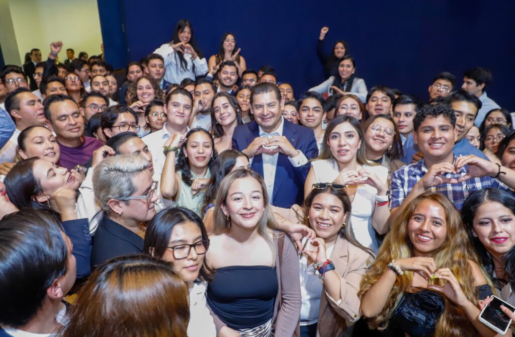 Jovenes con Armenta