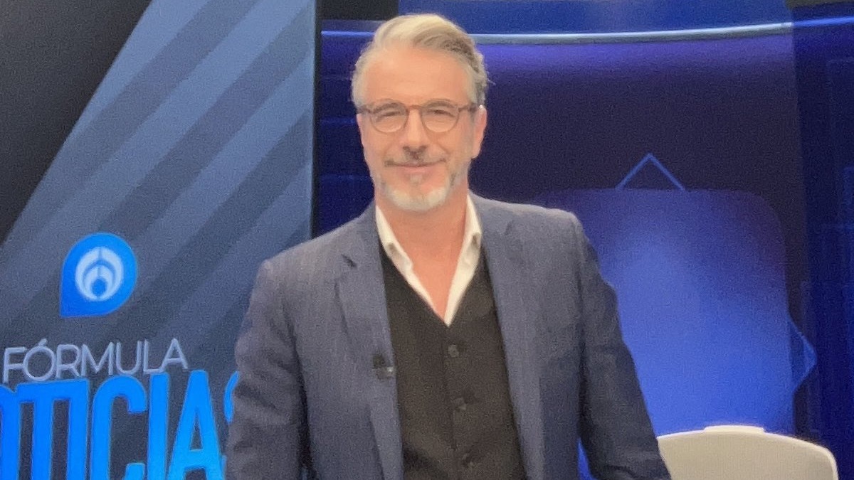 Juan Becerra acosta asegura que Lilly Téllez evade su responsabildiad