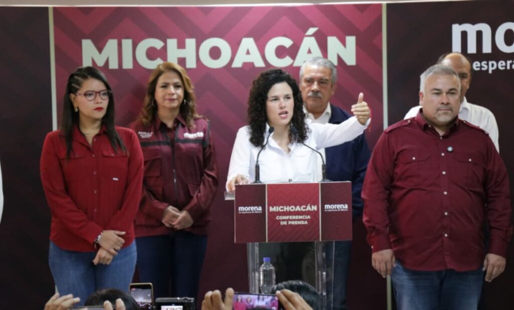 Luisa Alcalde en Michoacan