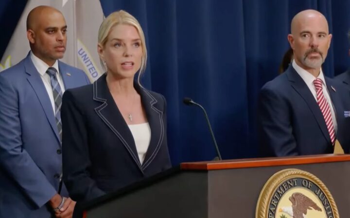 Pam Bondi destaca trabajo de autoridades 
