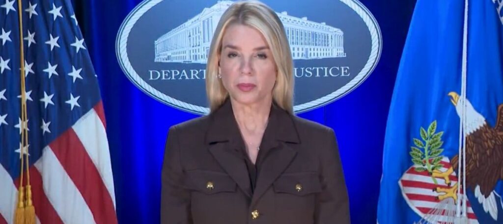 Pam Bondi, fiscal de EU