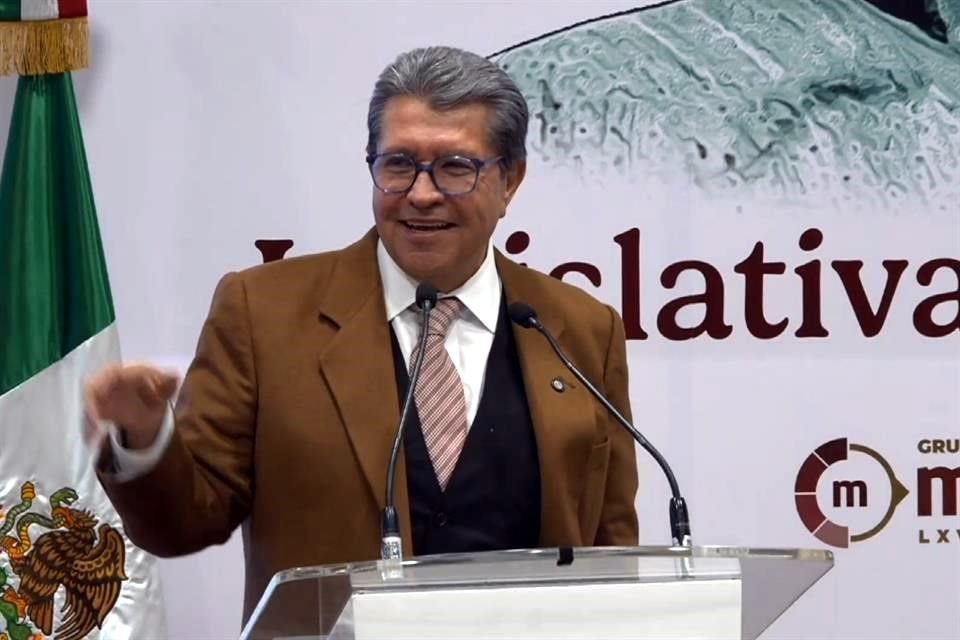 Ricardo Monreal reacciona a jaloneo