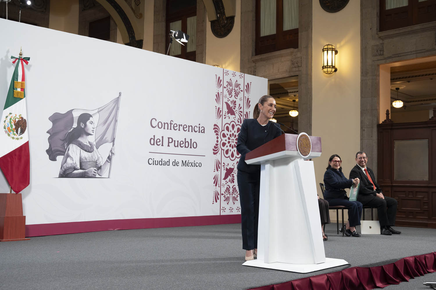 Claudia Sheinbaum desmiente a Stephen Miller