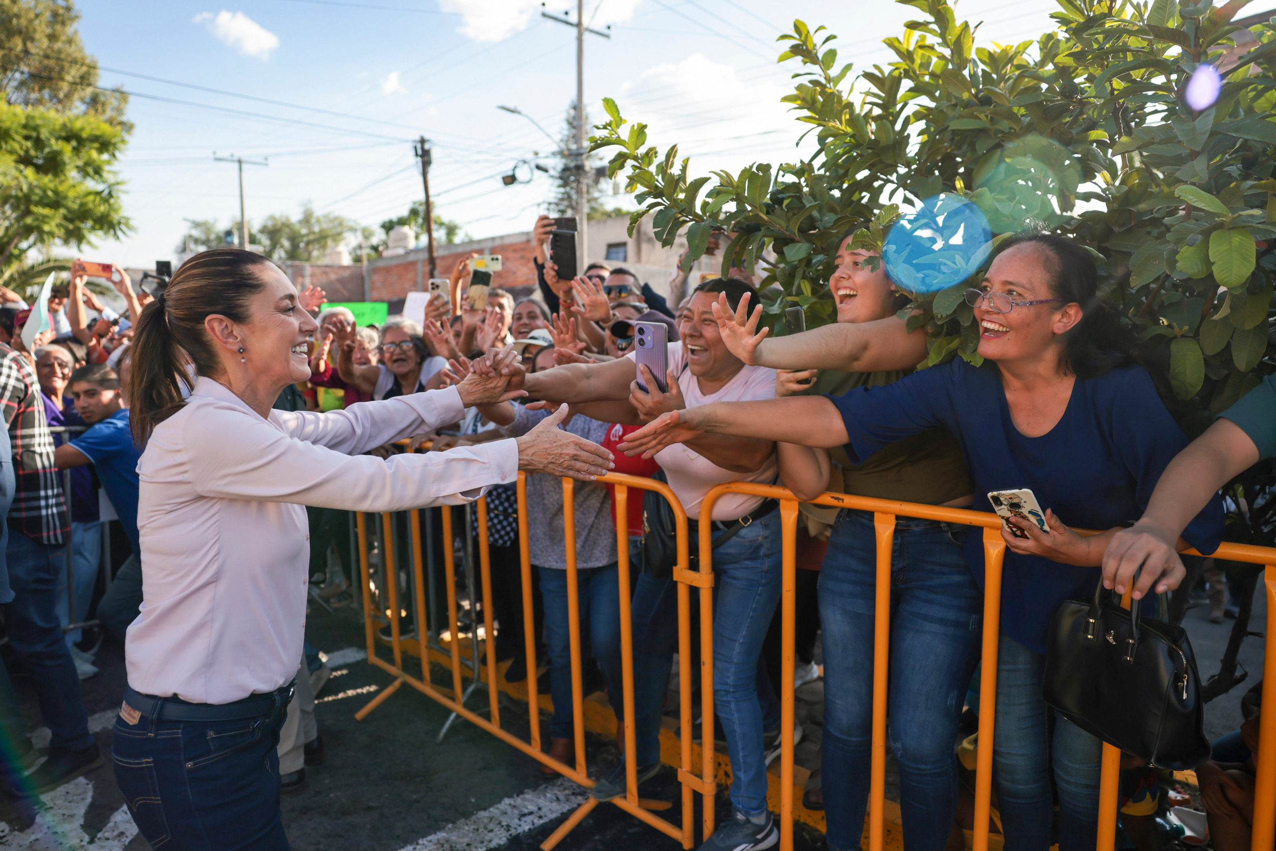 Sheinbaum impulsa trabajos en favor de las mujeres