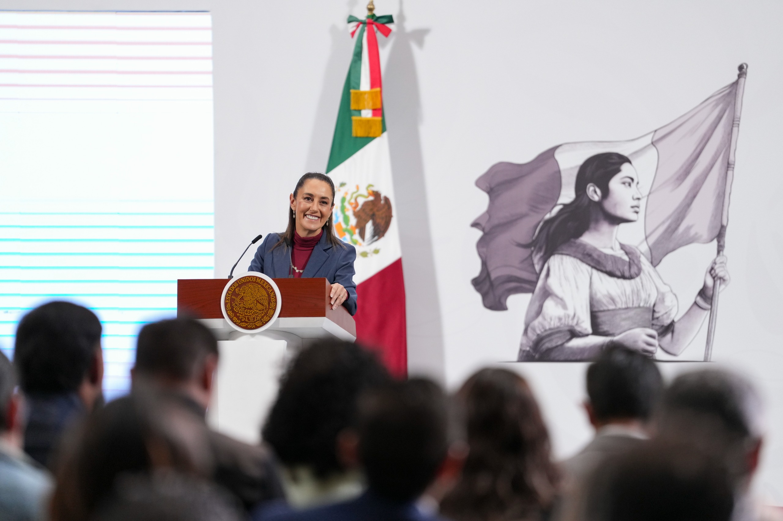 Sheinbaum minimiza relación de Eduardo Verástegui con EU