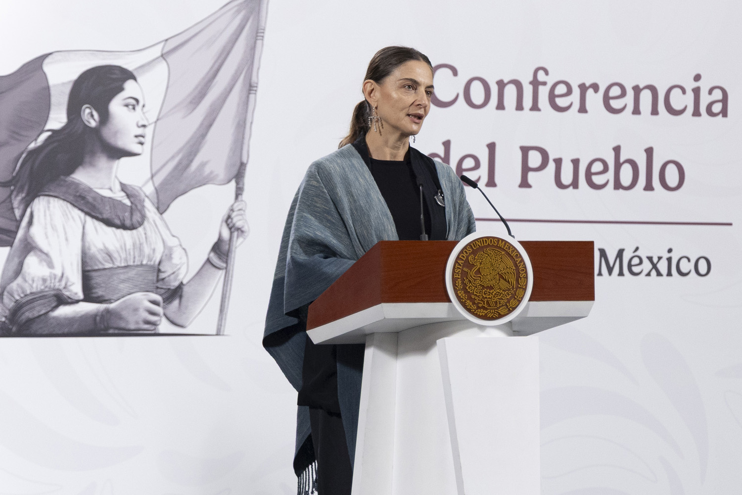 Marina Núñez Bespalova, subsecretaria de Desarrollo Cultural de la Secretaría de Cultura explica la apropiación indebida de Adidas. 