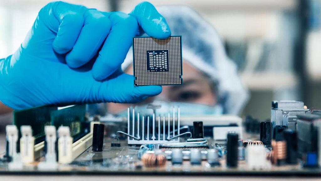 Trump impone aranceles a Chips