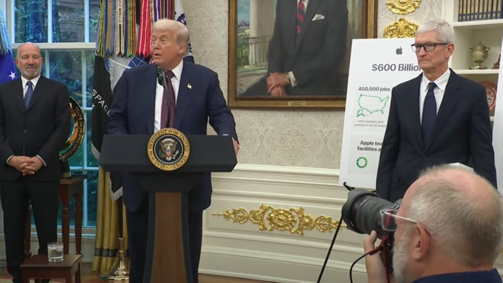 Trump y Tim Cook