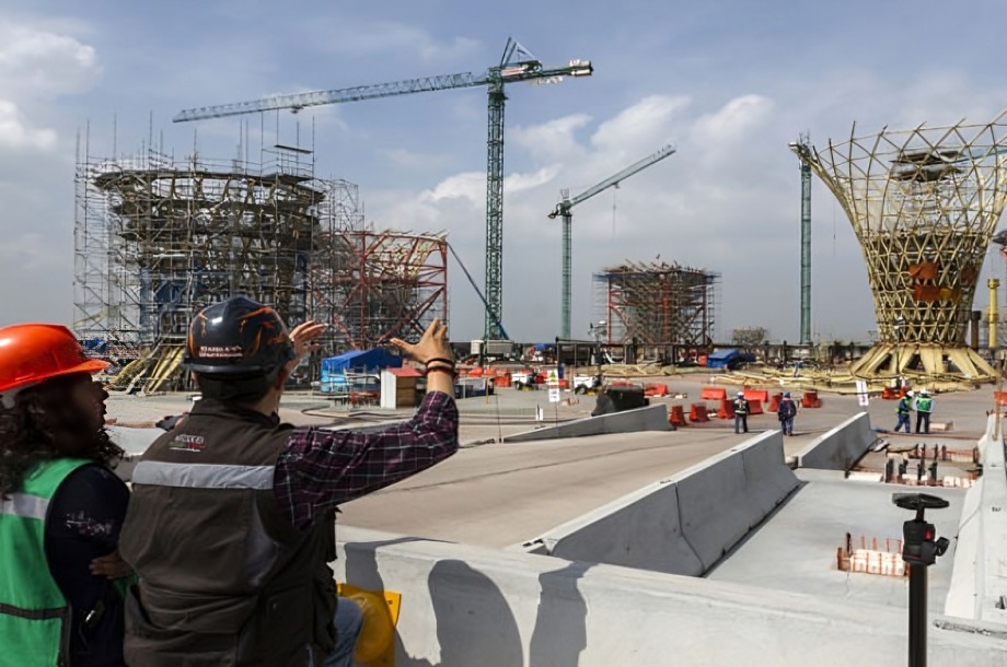 Auditan obras del NAIM